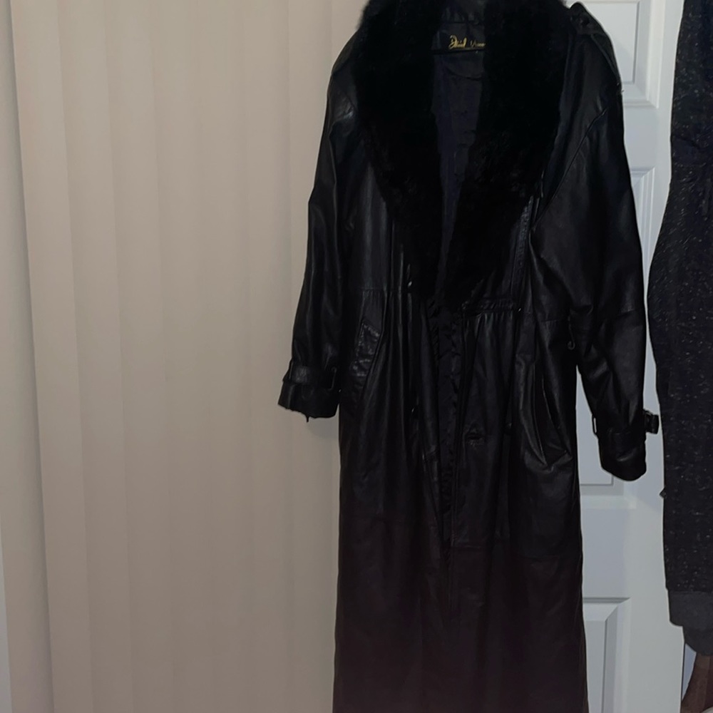 3/4 lengths BLACK LEATHER COAT 🧥